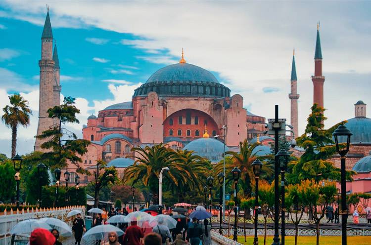 In Istanbul, a ticket system was introduced at the Hagia Sophia Mosque